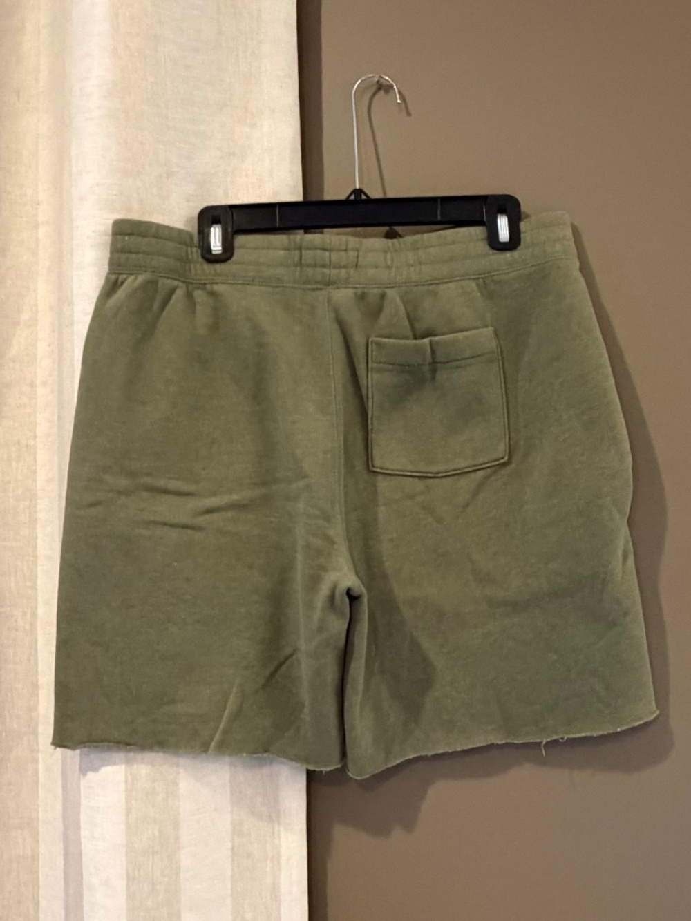 Hollister Men's Terry Fleece Comfy Sweat Shorts, Graphic, Army Green Size Medium - Picture 4 of 9